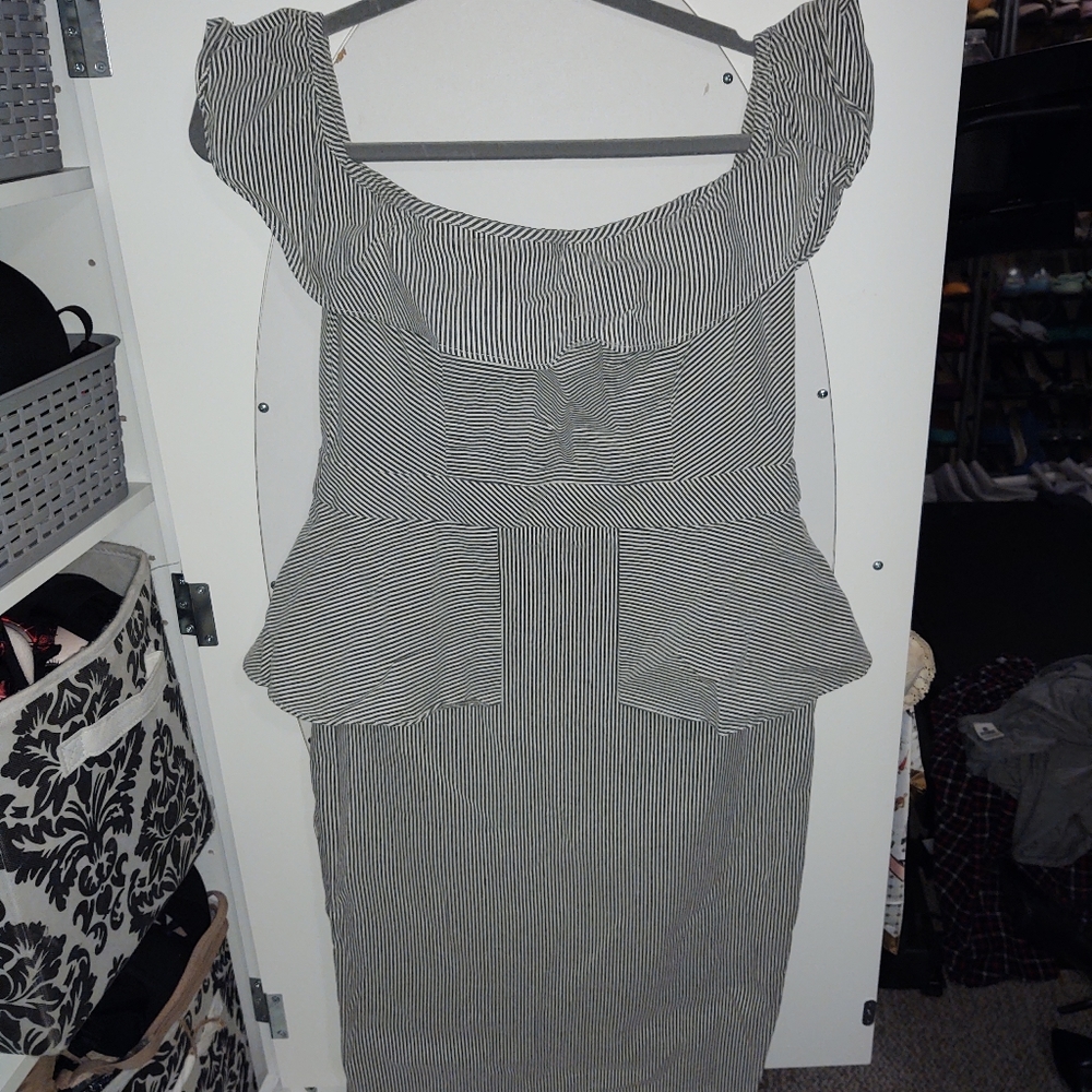 4/$25 New York and company navy shoulder dress m